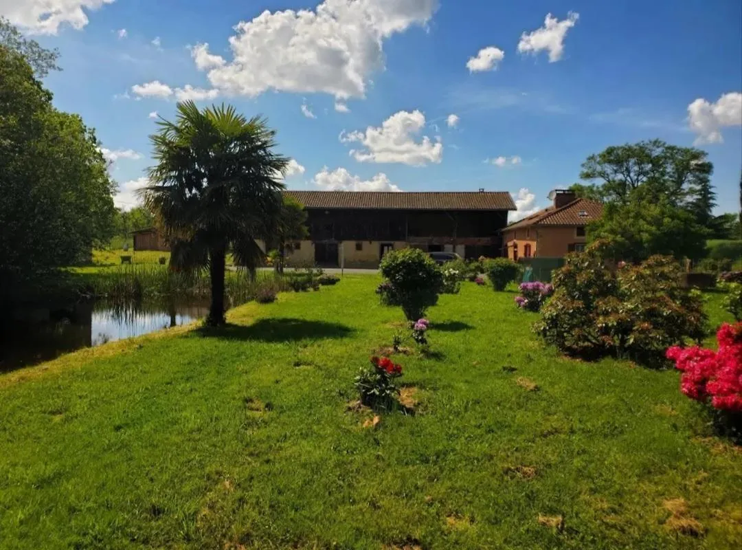 Εξοχικό σπίτι Gite Et Chambres D'Hotes Aux Charlots Lagarde-Hachan